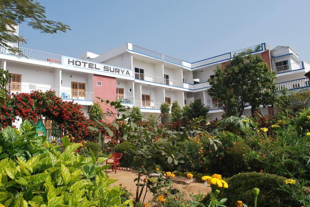 Hotel Surya 克久拉霍 外观 照片